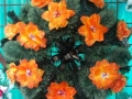 Coroana din brad artificial mare cu trandafir si crin portocalie