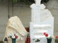 Monument din marmura alba